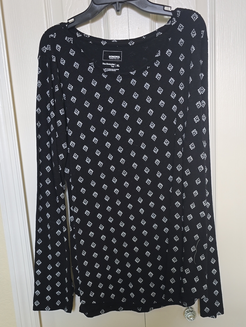 Sonoma Black Top with White Diamond Motif